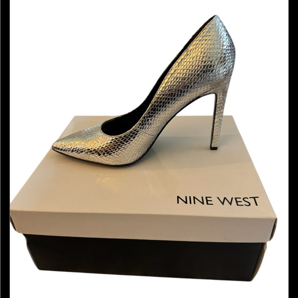 Like New- Nine West Silver Tatiana Pumps s7
